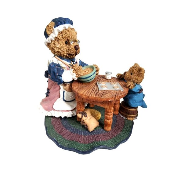 Vintage '98 The Windsor Bears of Cranbury Commons "Grandma And Timothy" resin fi - Picture 1 of 3
